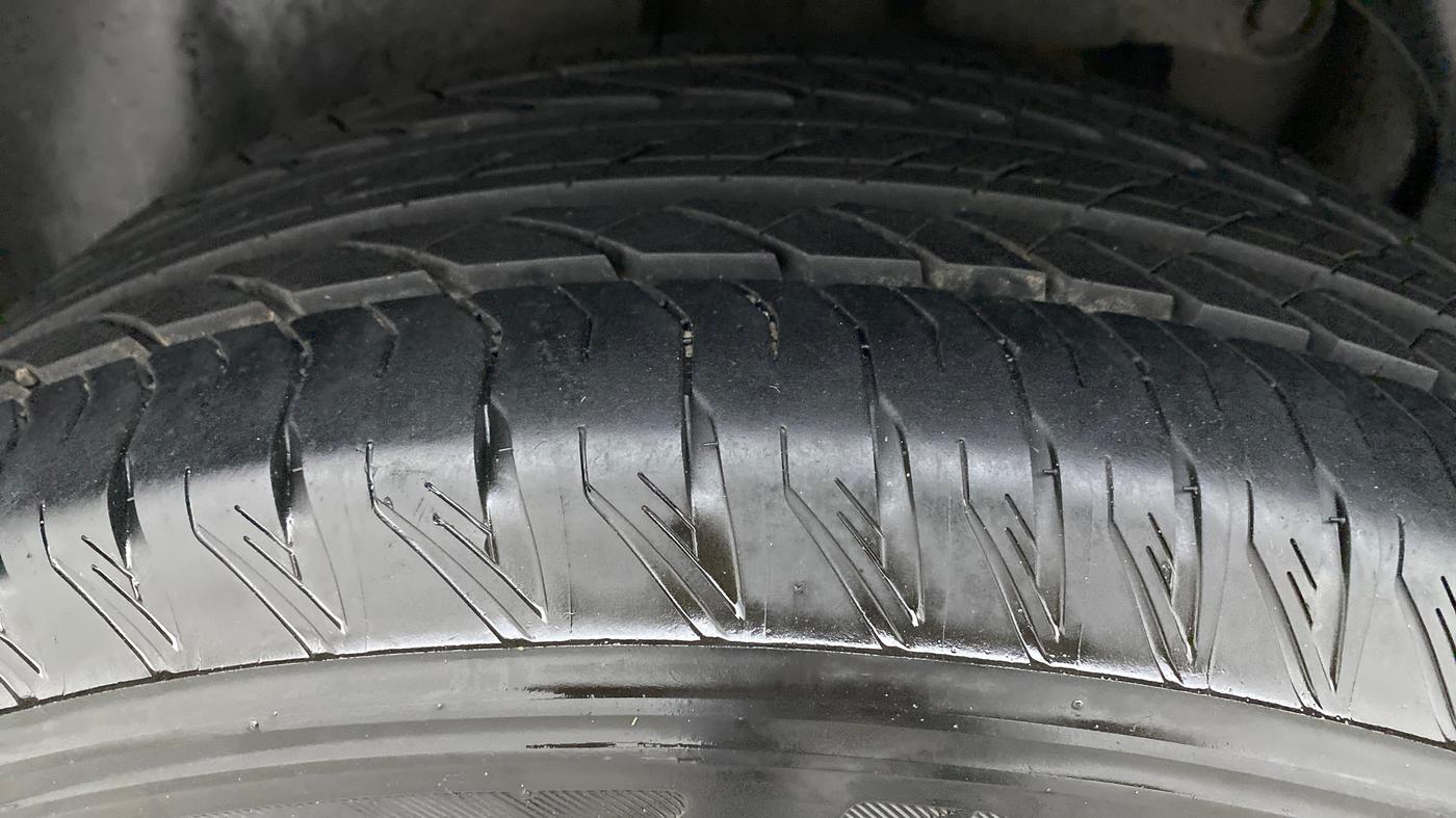 2021 Tata Safari XZ, Diesel, Manual, 11,931 km, Right Front Tyre Tread