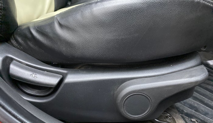 2017 Hyundai Grand i10 ASTA 1.2 KAPPA VTVT, Petrol, Manual, 45,356 km, Driver Side Adjustment Panel