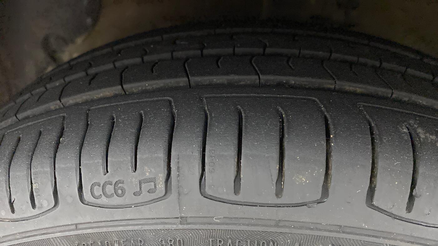 2017 Hyundai Grand i10 ASTA 1.2 KAPPA VTVT, Petrol, Manual, 45,356 km, Left Front Tyre Tread