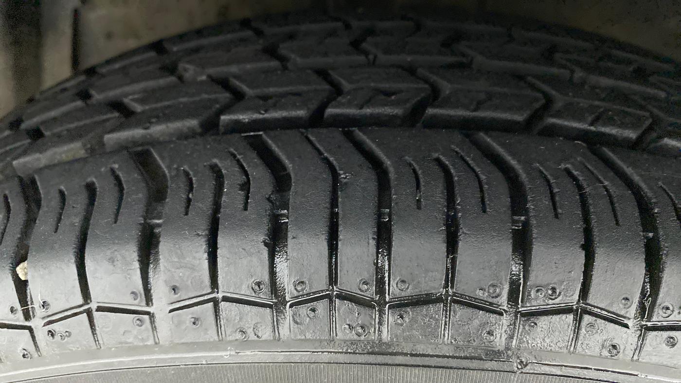 2017 Maruti Swift Dzire VXI (O), Petrol, Manual, 10,651 km, Left Front Tyre Tread