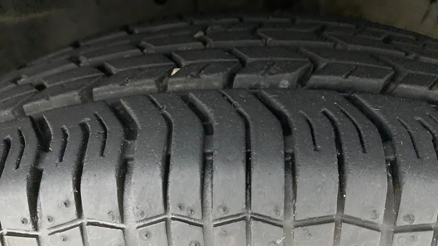 2017 Maruti Swift Dzire VXI (O), Petrol, Manual, 10,651 km, Right Front Tyre Tread