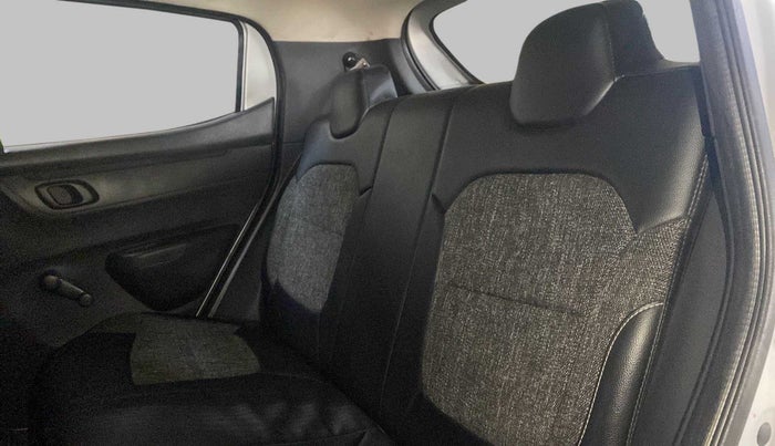 2015 Renault Kwid RXT, Petrol, Manual, 21,070 km, Right Side Rear Door Cabin