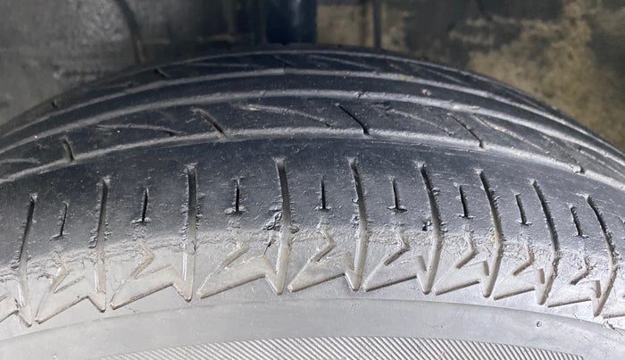 2012 Toyota Etios Liva G SP, Petrol, Manual, 72,731 km, Left Front Tyre Tread