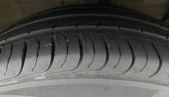 2019 KIA SELTOS HTK 1.5 PETROL, Petrol, Manual, 28,379 km, Right Front Tyre Tread