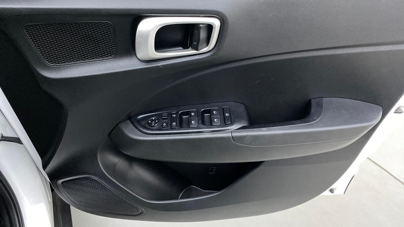 2021 Hyundai VENUE SX 1.0 TURBO IMT, Petrol, Manual, 15,242 km, Driver Side Door Panels Control