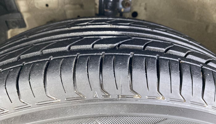 2011 Maruti Swift LXI, Petrol, Manual, 48,857 km, Left Front Tyre Tread