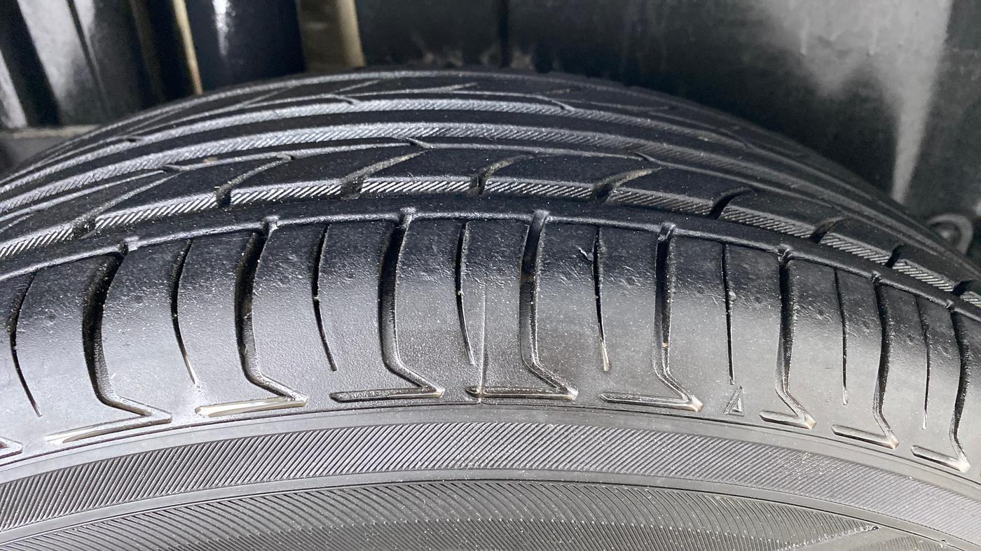 2011 Maruti Swift LXI, Petrol, Manual, 48,857 km, Right Rear Tyre Tread