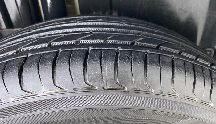 2011 Maruti Swift LXI, Petrol, Manual, 48,857 km, Right Rear Tyre Tread