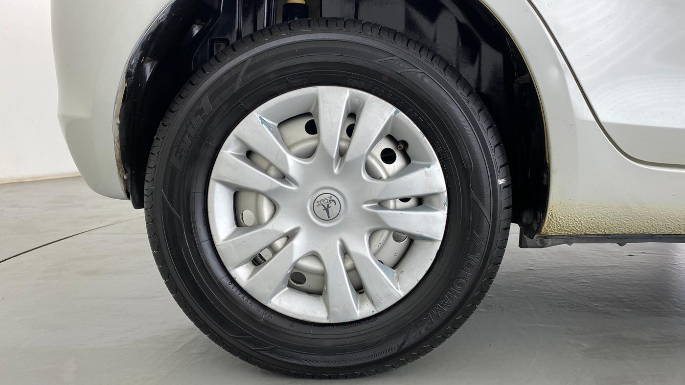 2011 Maruti Swift LXI, Petrol, Manual, 48,857 km, Right Rear Wheel