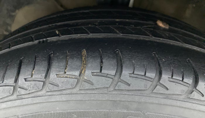 2019 Maruti Baleno DELTA PETROL 1.2, Petrol, Manual, 82,425 km, Left Front Tyre Tread