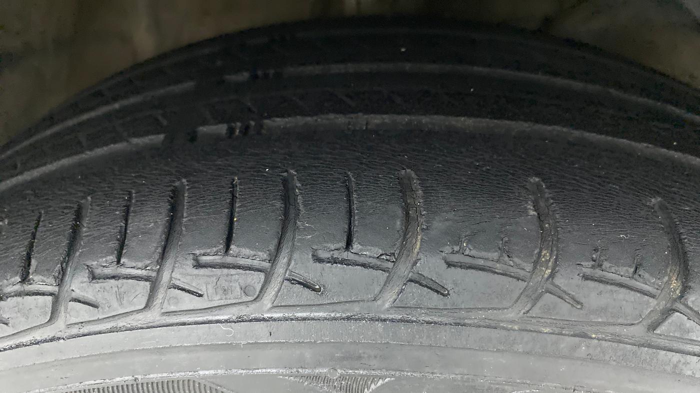 2019 Maruti Baleno DELTA PETROL 1.2, Petrol, Manual, 82,425 km, Right Front Tyre Tread