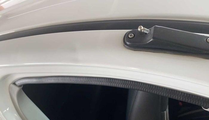 2019 Maruti Alto LXI, Petrol, Manual, 35,281 km, Right A pillar - Slightly dented