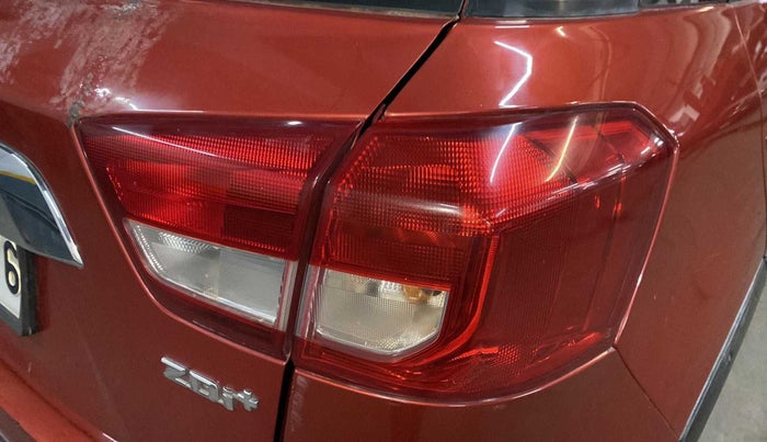 2016 Maruti Vitara Brezza ZDI PLUS DUAL TONE, Diesel, Manual, 96,069 km, Right tail light - Minor scratches