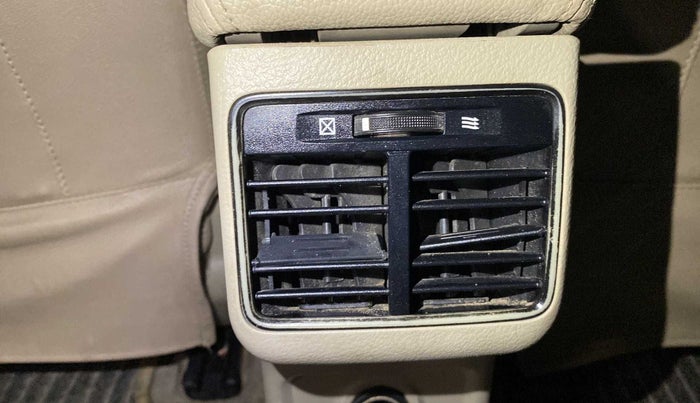 2017 Maruti Ciaz VDI+ SHVS, Diesel, Manual, 57,330 km, AC Unit - Rear vent has minor damage