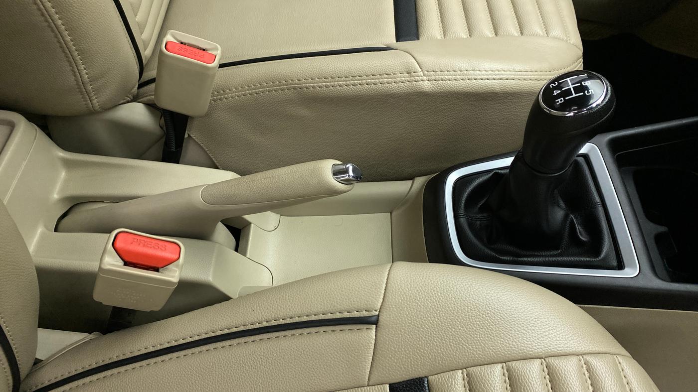 2020 Maruti Dzire VXI, Petrol, Manual, 42,584 km, Gear Lever