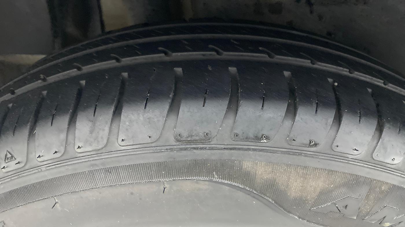 2020 Maruti Dzire VXI, Petrol, Manual, 42,584 km, Right Rear Tyre Tread