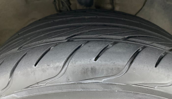 2017 Hyundai Elite i20 SPORTZ 1.2, Petrol, Manual, 41,485 km, Right Front Tyre Tread