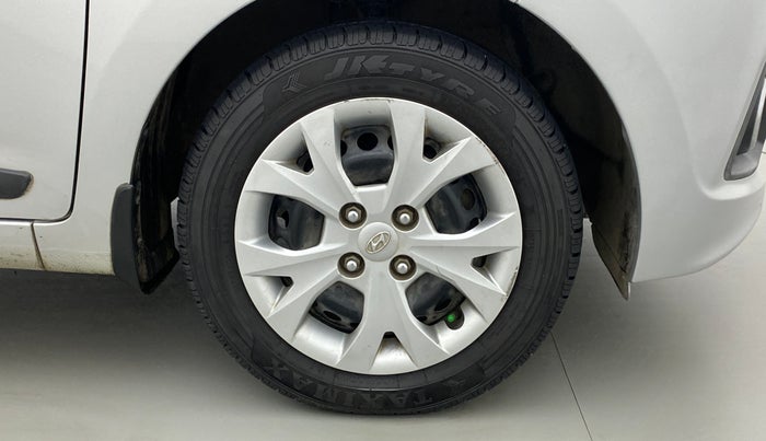 2016 Hyundai Grand i10 SPORTZ 1.2 KAPPA VTVT, Petrol, Manual, 61,733 km, Right Front Wheel