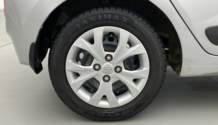 2016 Hyundai Grand i10 SPORTZ 1.2 KAPPA VTVT, Petrol, Manual, 61,733 km, Right Rear Wheel