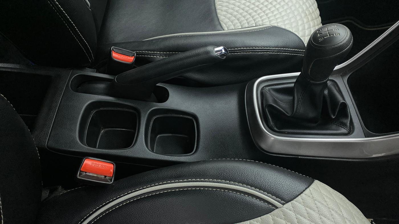 2021 Maruti S Cross SIGMA 1.5, Petrol, Manual, 15,239 km, Gear Lever