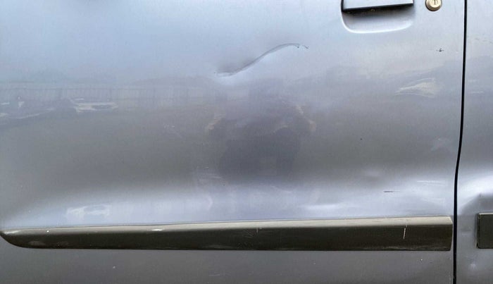 2014 Maruti Wagon R 1.0 VXI, Petrol, Manual, 72,729 km, Front passenger door - Slightly dented