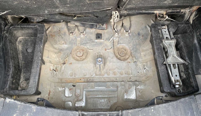 2014 Maruti Wagon R 1.0 VXI, Petrol, Manual, 72,729 km, Dicky (Boot door) - Jack/Tool not available