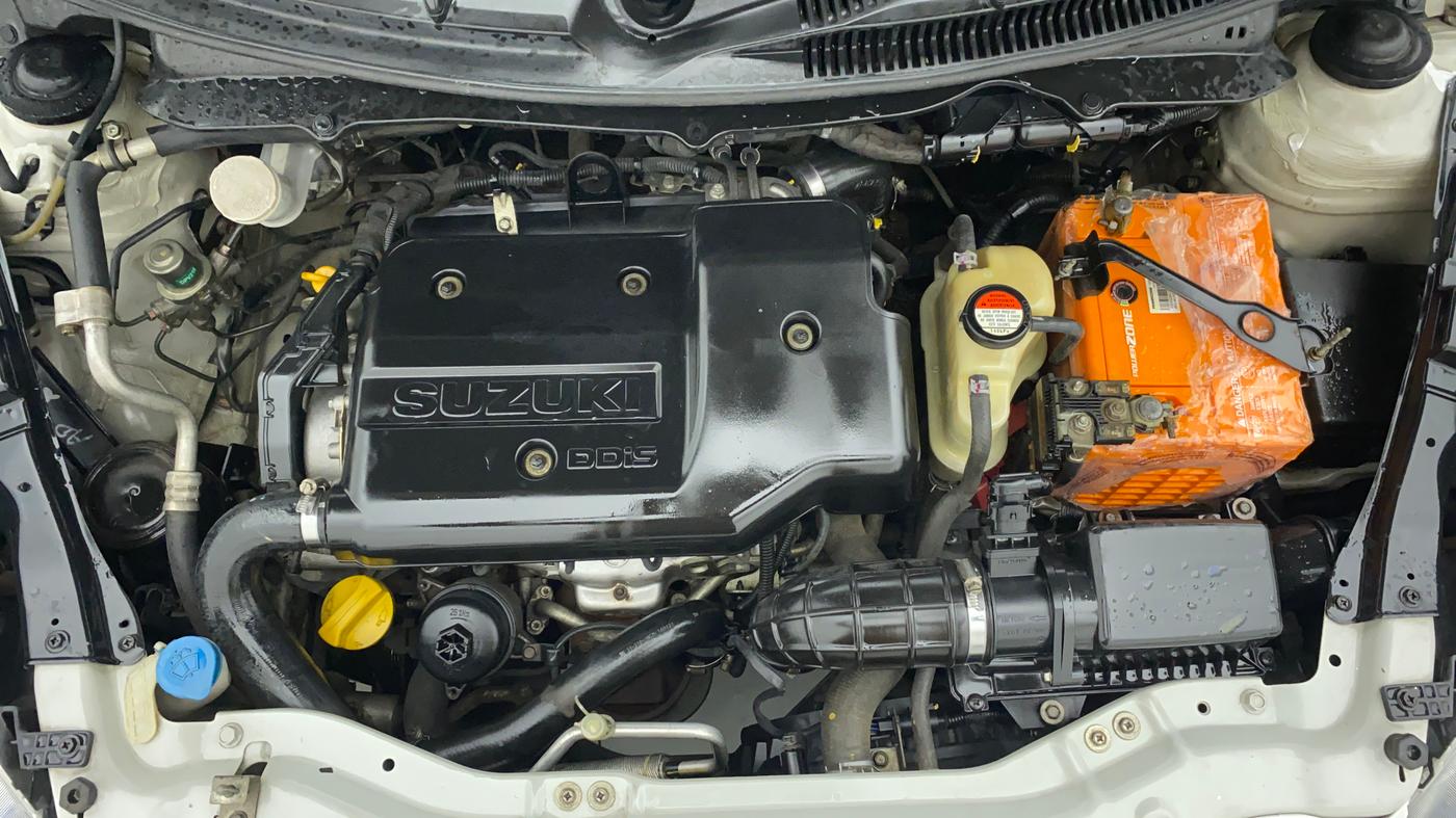 2014 Maruti Swift VDI, Diesel, Manual, 89,206 km, Engine Bonet View