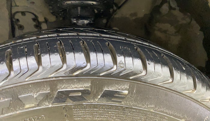 2016 Hyundai Elite i20 ASTA 1.2, Petrol, Manual, 1,01,012 km, Left Front Tyre Tread