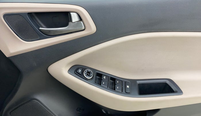 2016 Hyundai Elite i20 ASTA 1.2, Petrol, Manual, 1,01,012 km, Driver Side Door Panels Control