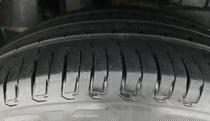 2017 Maruti Dzire ZDI PLUS AMT, Diesel, Automatic, 93,225 km, Right Rear Tyre Tread