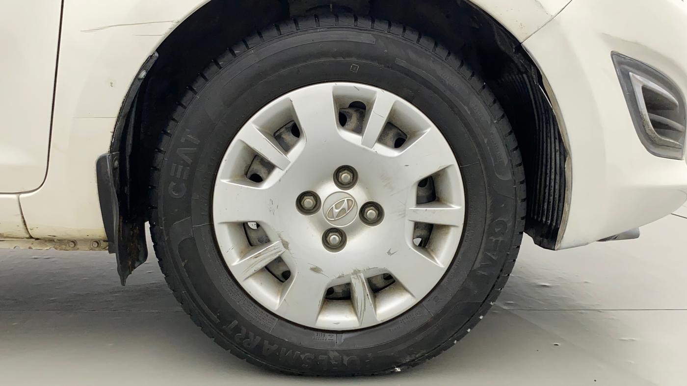 2013 Hyundai i20 MAGNA O 1.2, Petrol, Manual, 74,304 km, Right Front Wheel