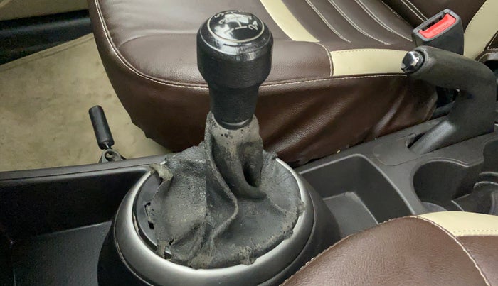 2013 Hyundai i20 MAGNA O 1.2, Petrol, Manual, 74,304 km, Gear lever - Boot cover slightly torn