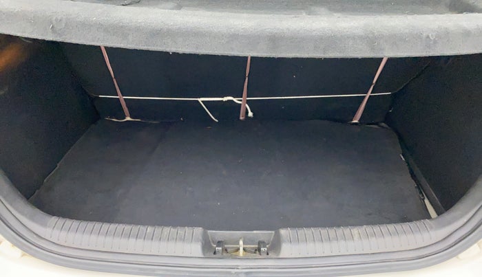 2013 Hyundai i20 MAGNA O 1.2, Petrol, Manual, 74,304 km, Boot Inside