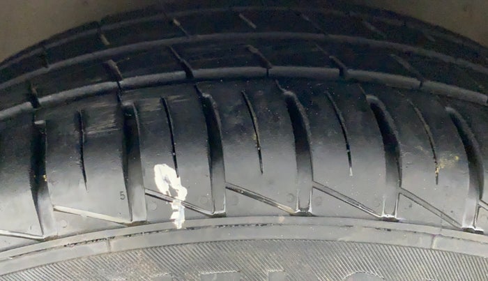 2013 Hyundai i20 MAGNA O 1.2, Petrol, Manual, 74,304 km, Left Front Tyre Tread