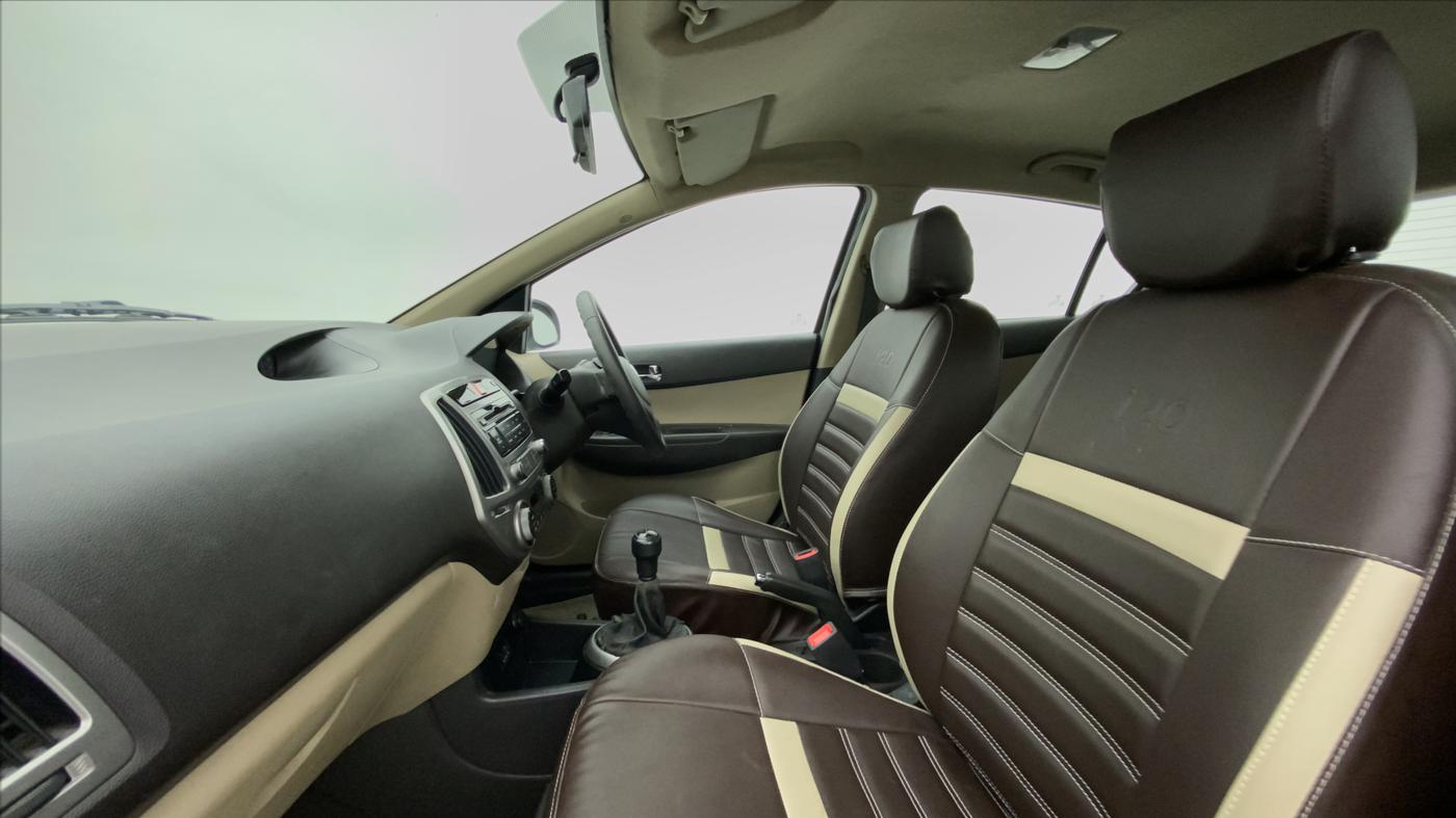 2013 Hyundai i20 MAGNA O 1.2, Petrol, Manual, 74,304 km, Right Side Front Door Cabin