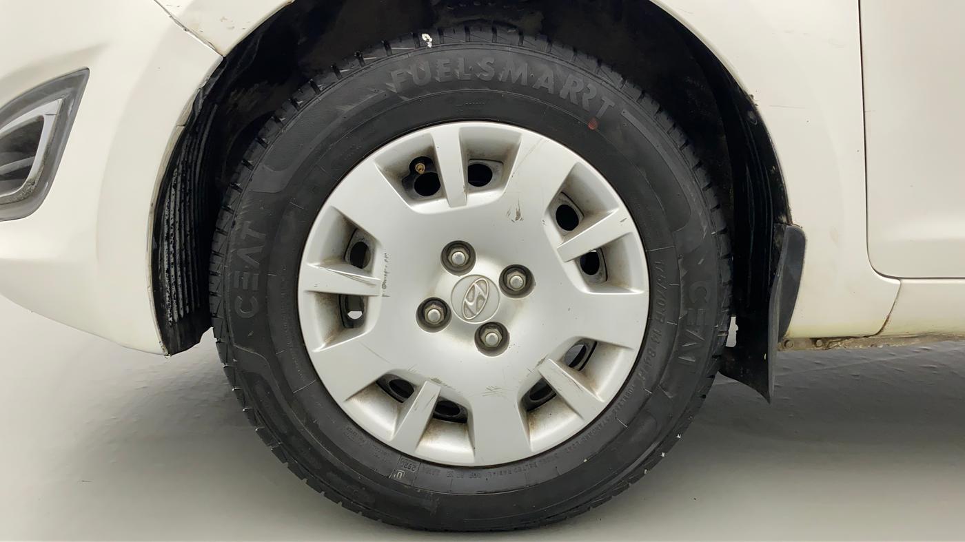 2013 Hyundai i20 MAGNA O 1.2, Petrol, Manual, 74,304 km, Left Front Wheel