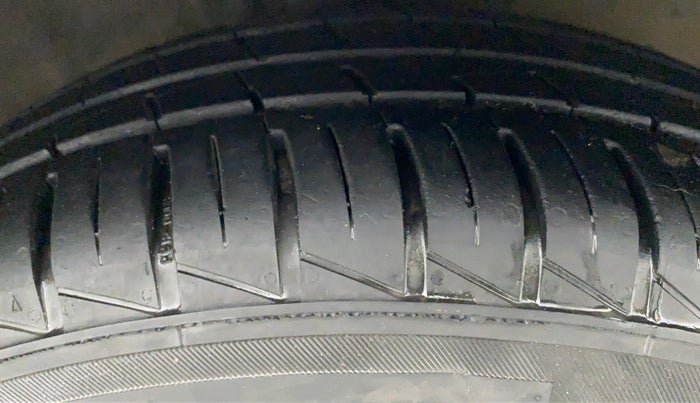 2013 Hyundai i20 MAGNA O 1.2, Petrol, Manual, 74,304 km, Right Front Tyre Tread
