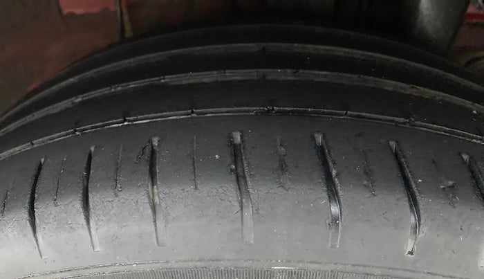 2016 Hyundai Elite i20 ASTA 1.2, Petrol, Manual, 33,212 km, Left Rear Tyre Tread