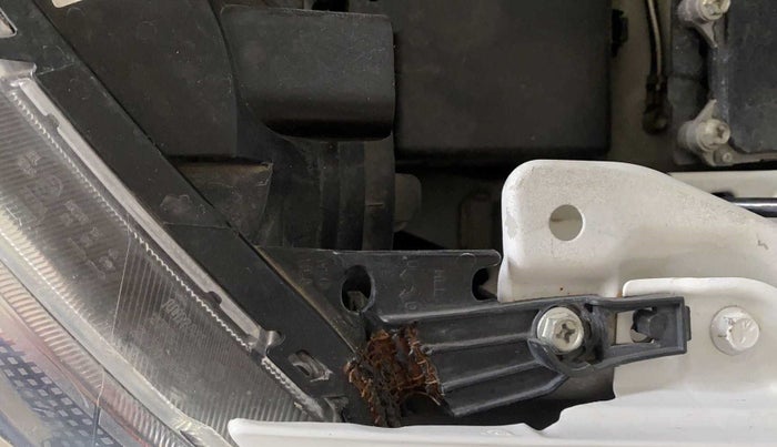 2020 Maruti S PRESSO LXI, Petrol, Manual, 46,993 km, Left headlight - Clamp has minor damage