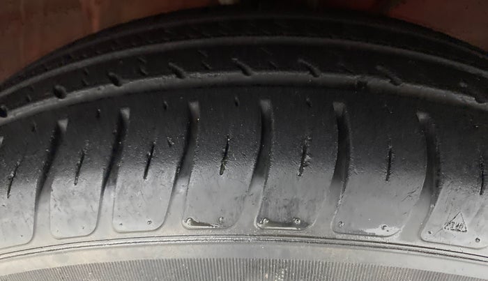 2018 Maruti Swift VXI AMT, Petrol, Automatic, 44,527 km, Right Front Tyre Tread