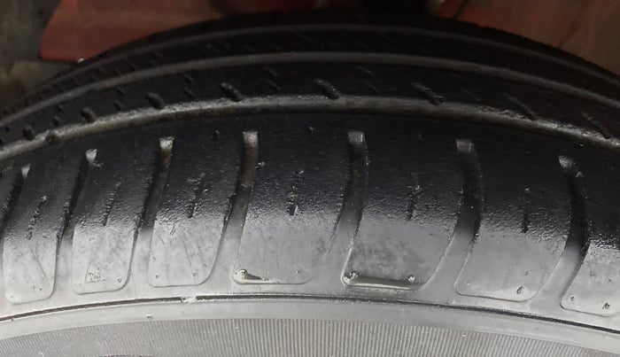 2018 Maruti Swift VXI AMT, Petrol, Automatic, 44,527 km, Left Front Tyre Tread