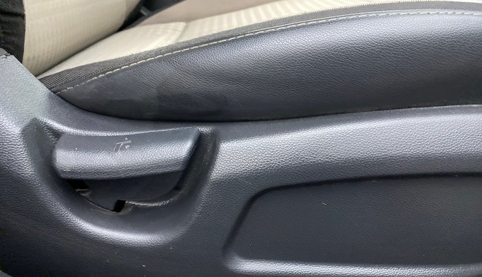 2019 Hyundai Elite i20 MAGNA PLUS 1.2, Petrol, Manual, 40,433 km, Driver Side Adjustment Panel