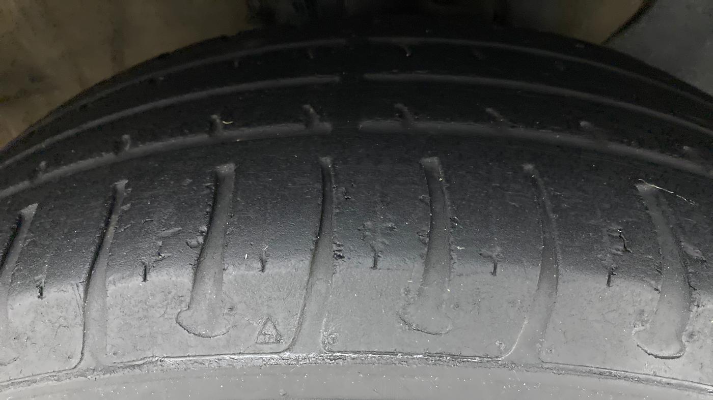 2019 Hyundai Elite i20 MAGNA PLUS 1.2, Petrol, Manual, 40,433 km, Right Front Tyre Tread