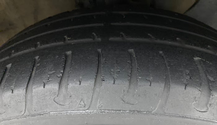 2019 Hyundai Elite i20 MAGNA PLUS 1.2, Petrol, Manual, 40,433 km, Right Front Tyre Tread