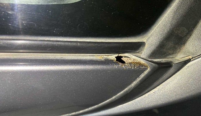 2018 Maruti IGNIS SIGMA 1.2, Petrol, Manual, 69,330 km, Right A pillar - Minor scratches