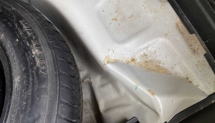 2018 Maruti Swift VXI AMT, Petrol, Automatic, 16,554 km, Boot floor - Slight discoloration