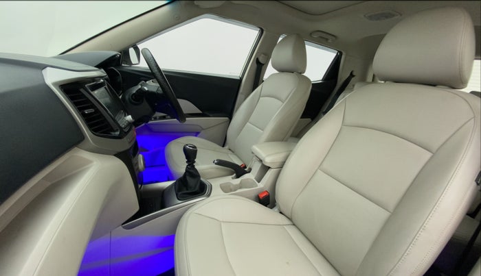 2021 Mahindra XUV300 W8 (O) 1.2 PETROL, Petrol, Manual, 50,119 km, Right Side Front Door Cabin