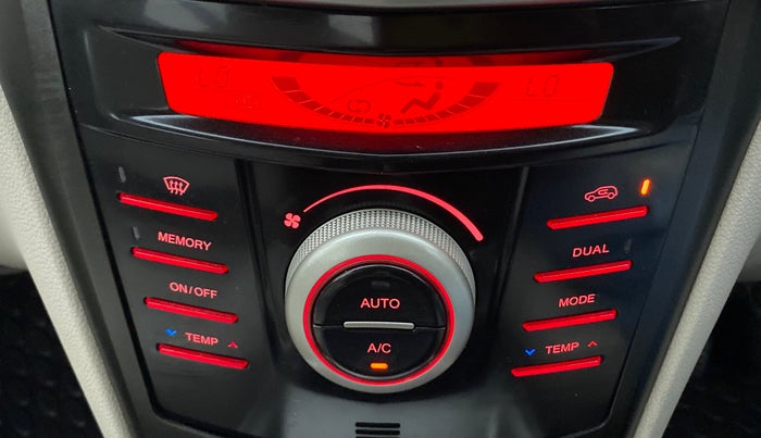 2021 Mahindra XUV300 W8 (O) 1.2 PETROL, Petrol, Manual, 50,119 km, Automatic Climate Control