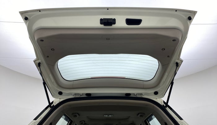 2021 Mahindra XUV300 W8 (O) 1.2 PETROL, Petrol, Manual, 50,119 km, Boot Door Open