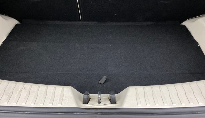2021 Mahindra XUV300 W8 (O) 1.2 PETROL, Petrol, Manual, 50,119 km, Boot Inside